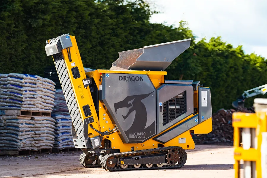 CR450 conveyor discharging crushed material