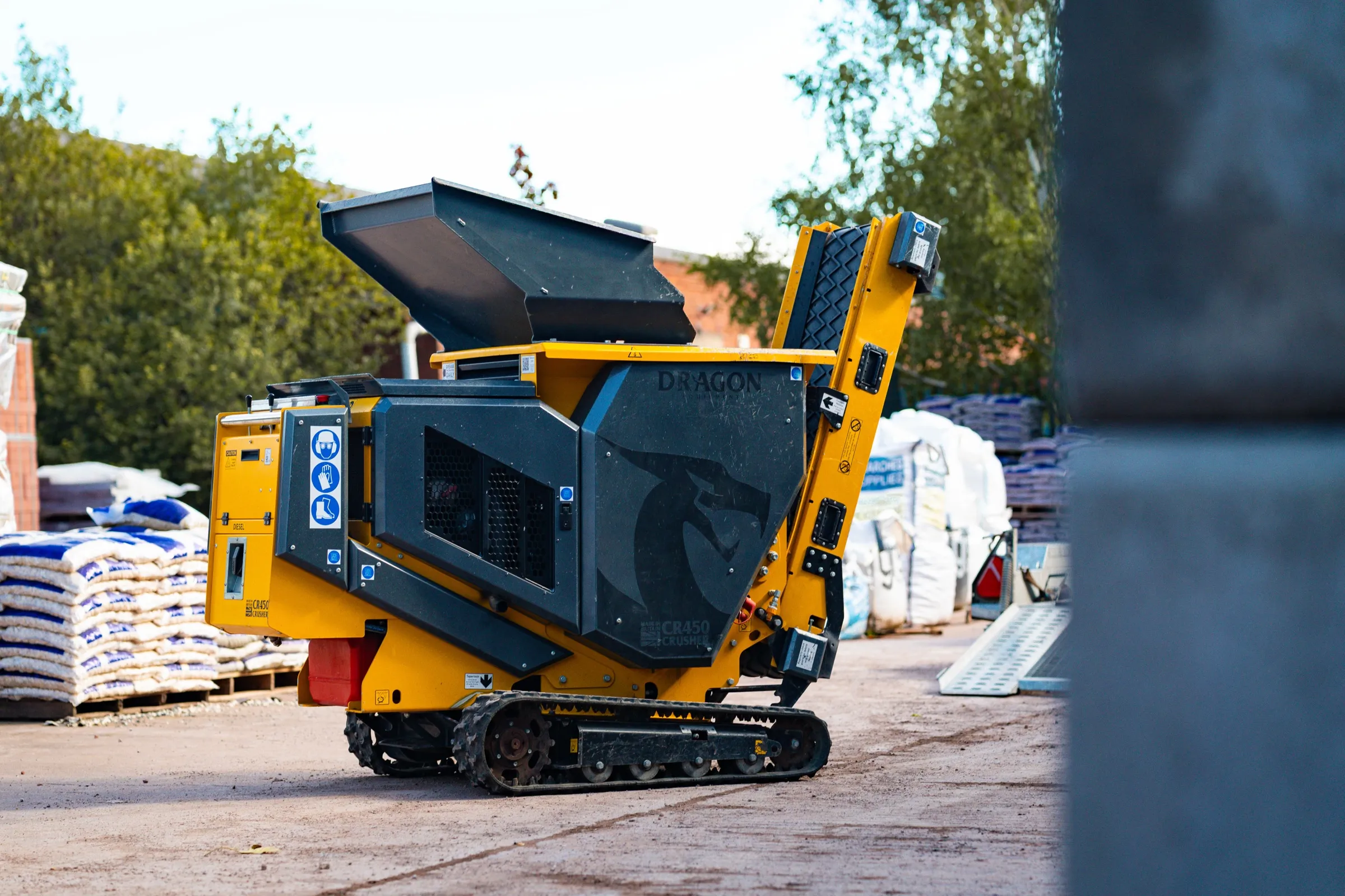 Front view of the Dragon Equipment CR450 tracked jaw crusher